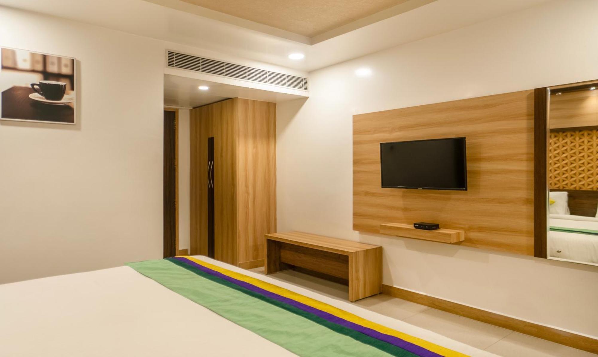 Treebo Golden Swan Pammal Hotel Ченай Екстериор снимка